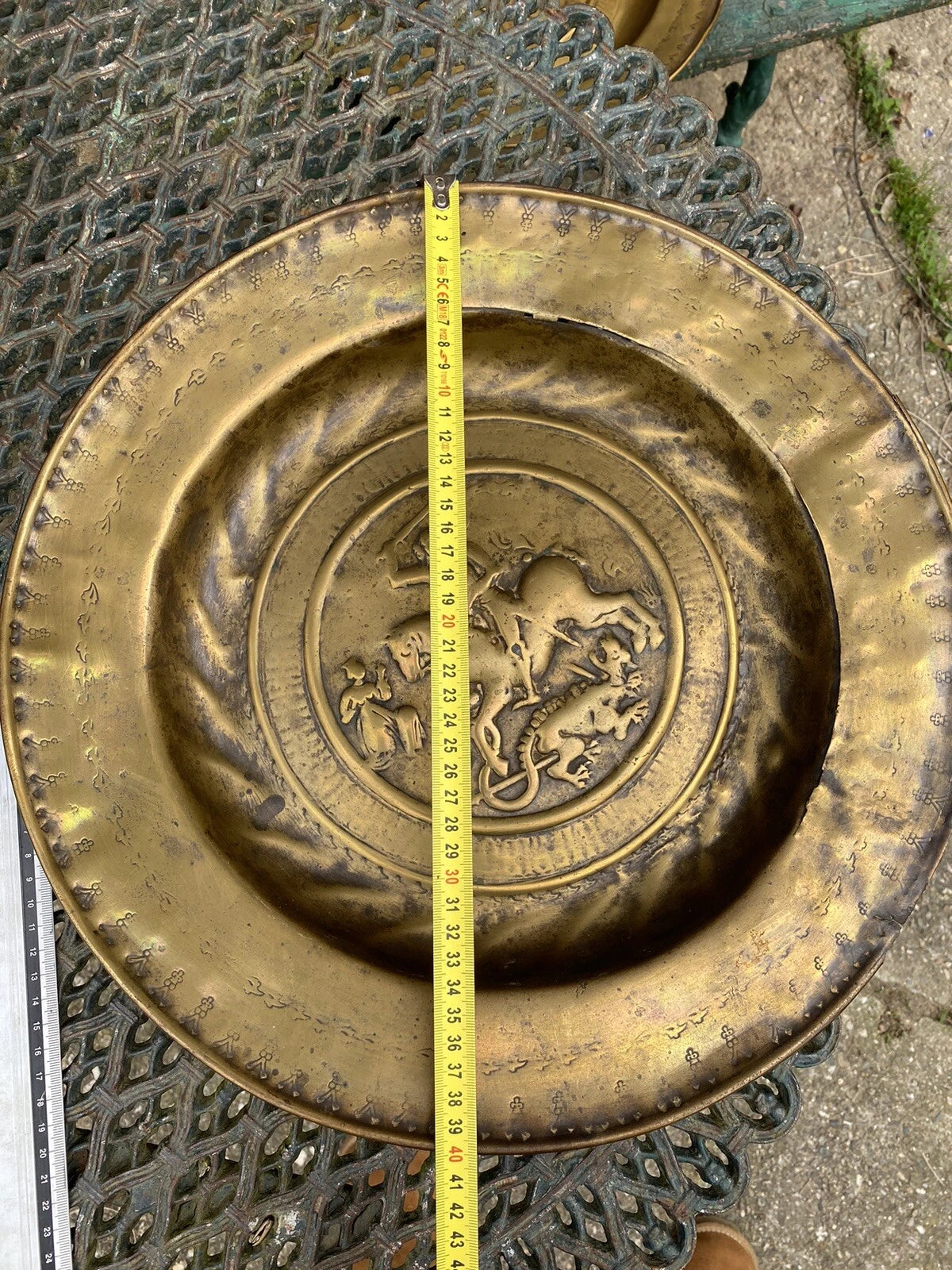 Plat de Quête en Laiton – Saint Georges et le Dragon – Antiquité