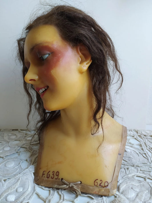 Tête de Mannequin Ancien en Cire vintage – Signée La Cire d’Art Paris