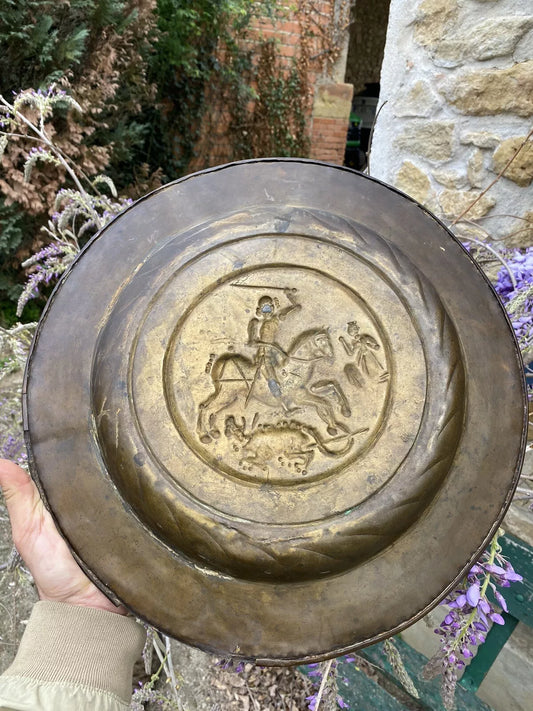 Plat de Quête en Laiton – Saint Georges et le Dragon – Antiquité