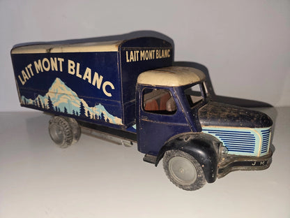 Camion MONTBLANC Berliet Laitier