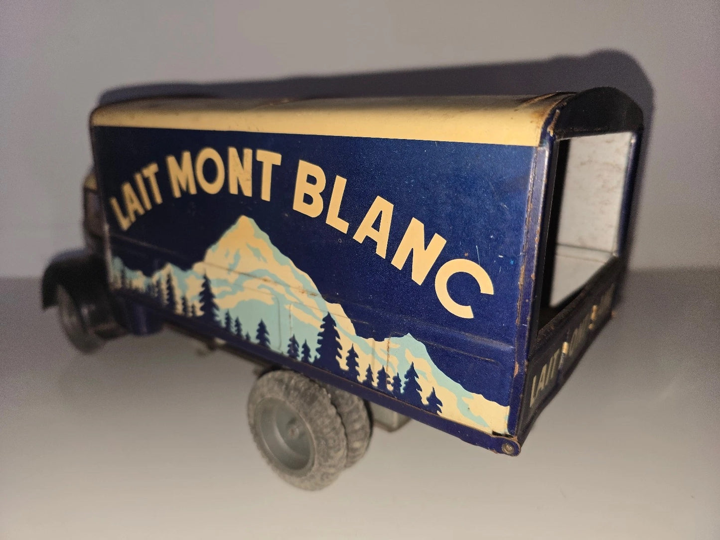 Camion MONTBLANC Berliet Laitier