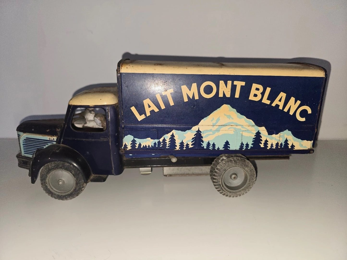 Camion MONTBLANC Berliet Laitier