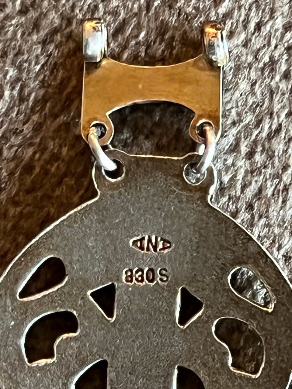 Pendentif Croix Ancien Argent 830 Plaqué Or Émail Noir Ajouré