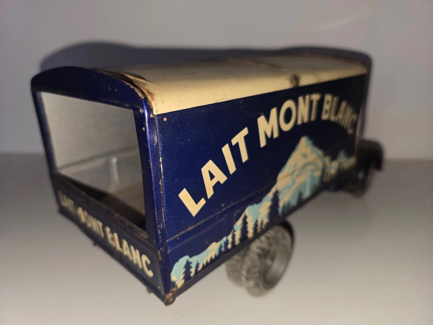 Camion MONTBLANC Berliet Laitier