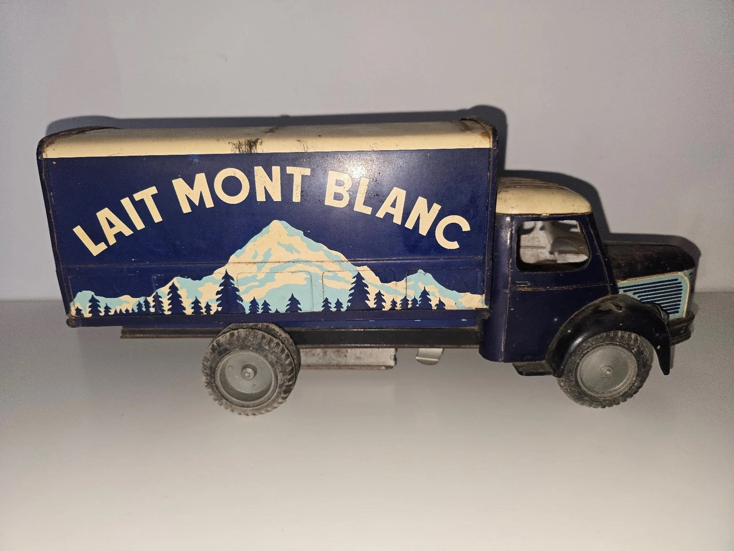 Camion MONTBLANC Berliet Laitier