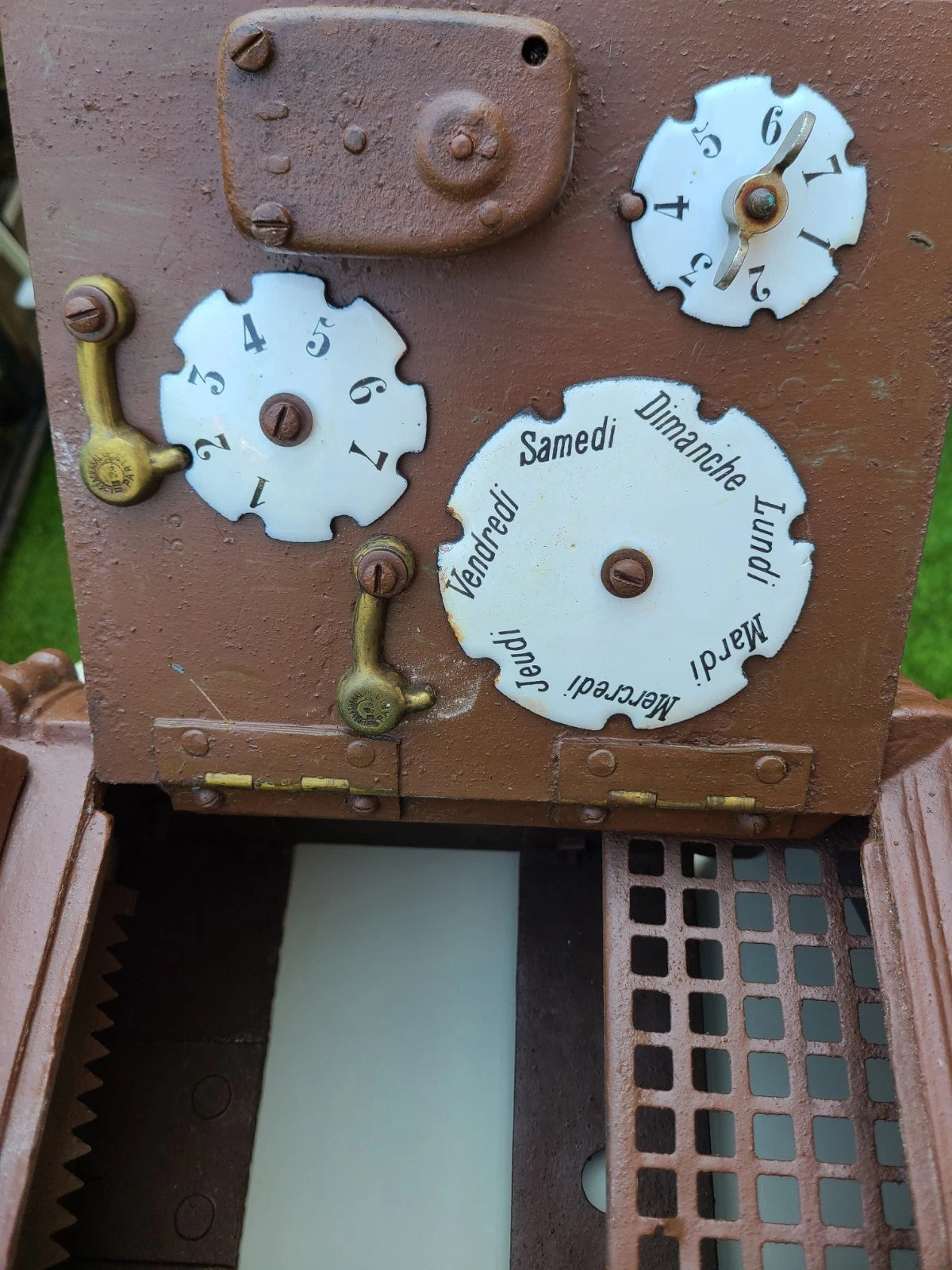 Boîte aux Lettres Ancienne en Fonte – Modèle Delachanal – 1918
