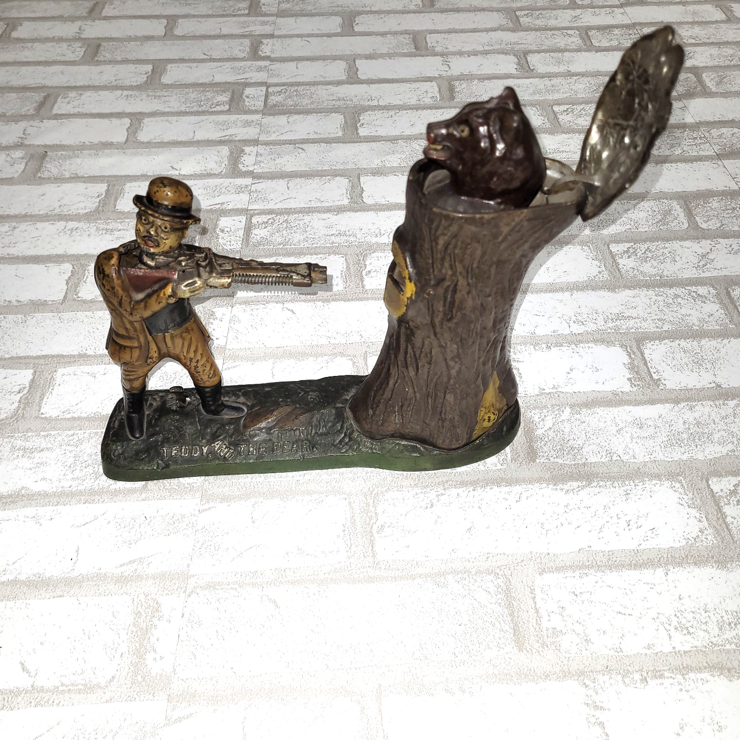 Banque Mécanique JE Stevens "Teddy and the Bear" Fonte c.1907