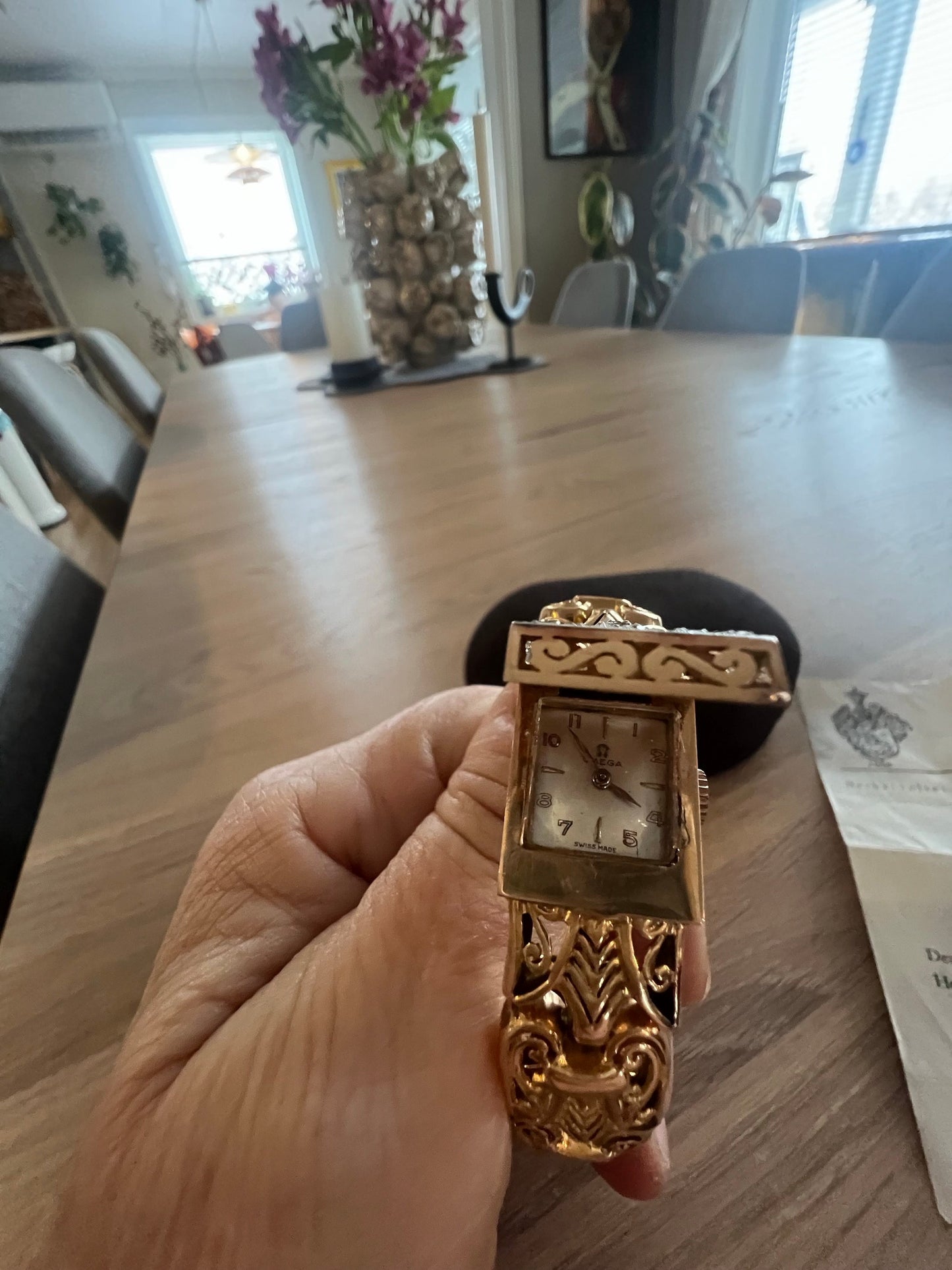Montre Omega Or 18 Carats et Diamants Vintage — Pièce de Luxe