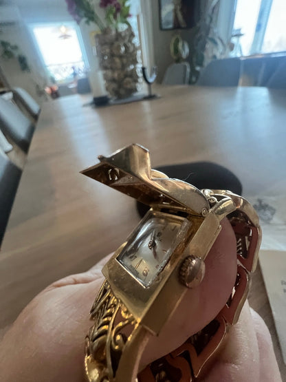 Montre Omega Or 18 Carats et Diamants Vintage — Pièce de Luxe