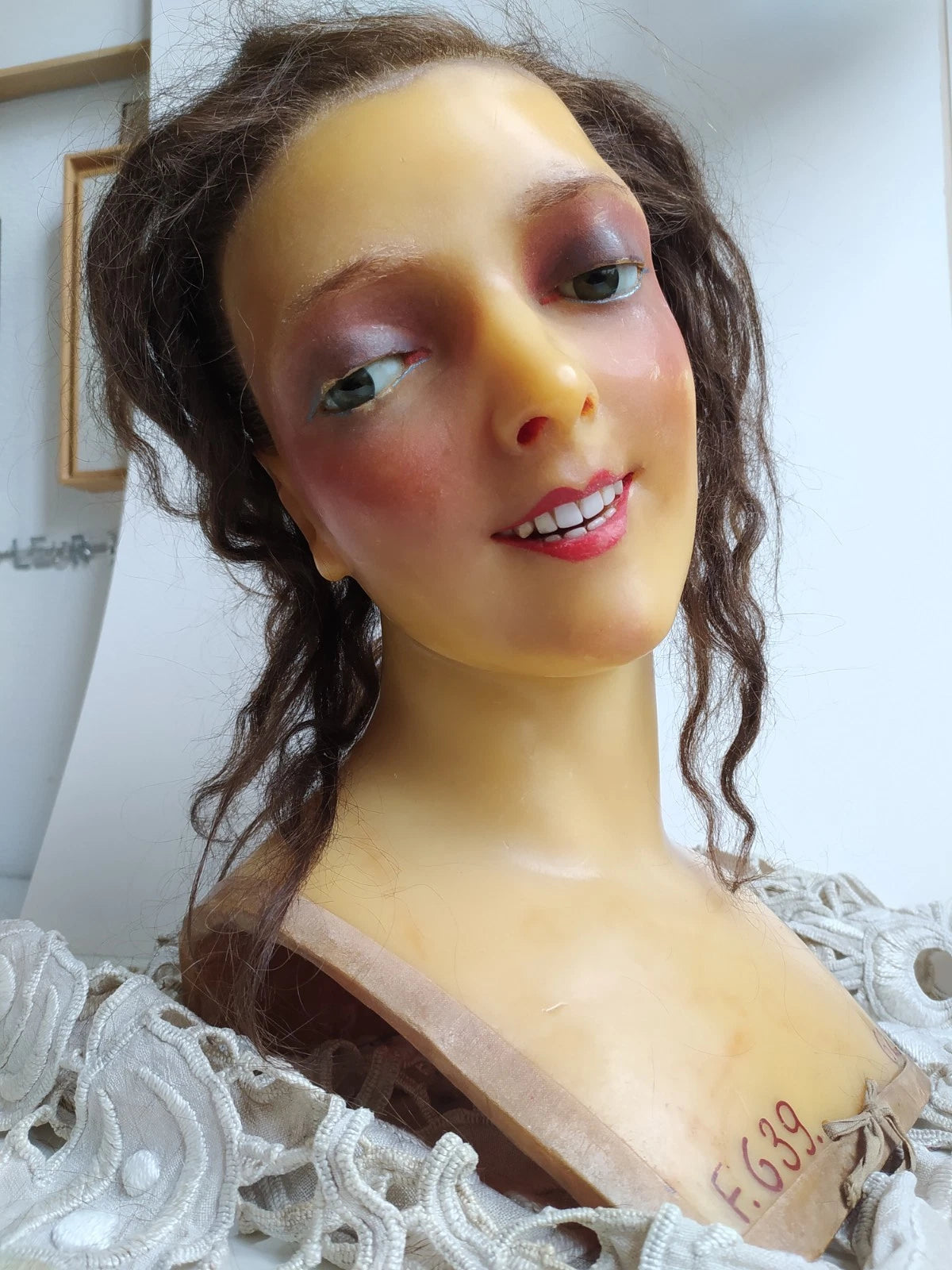 Tête de Mannequin Ancien en Cire vintage – Signée La Cire d’Art Paris