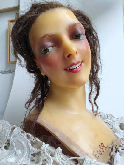 Tête de Mannequin Ancien en Cire vintage – Signée La Cire d’Art Paris