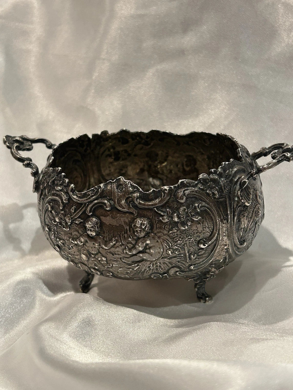 Sucrier Victorien Argent Massif Repoussé Chérubins