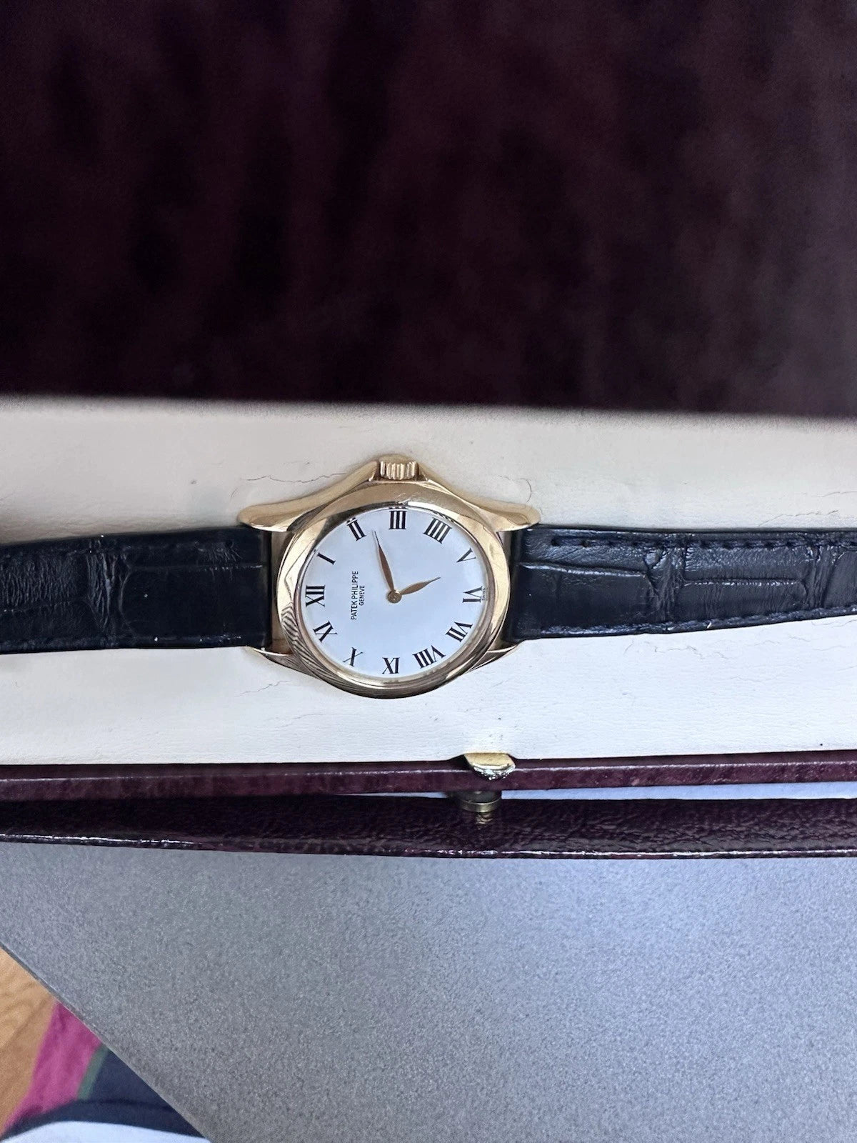 Patek Philippe Réf. 4905J – 28mm, bracelet alligator bleu nuit
