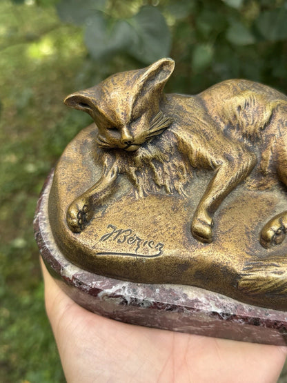 Chat Couché en Bronze Signé J. Bézier – Socle en Marbre – Vintagerie