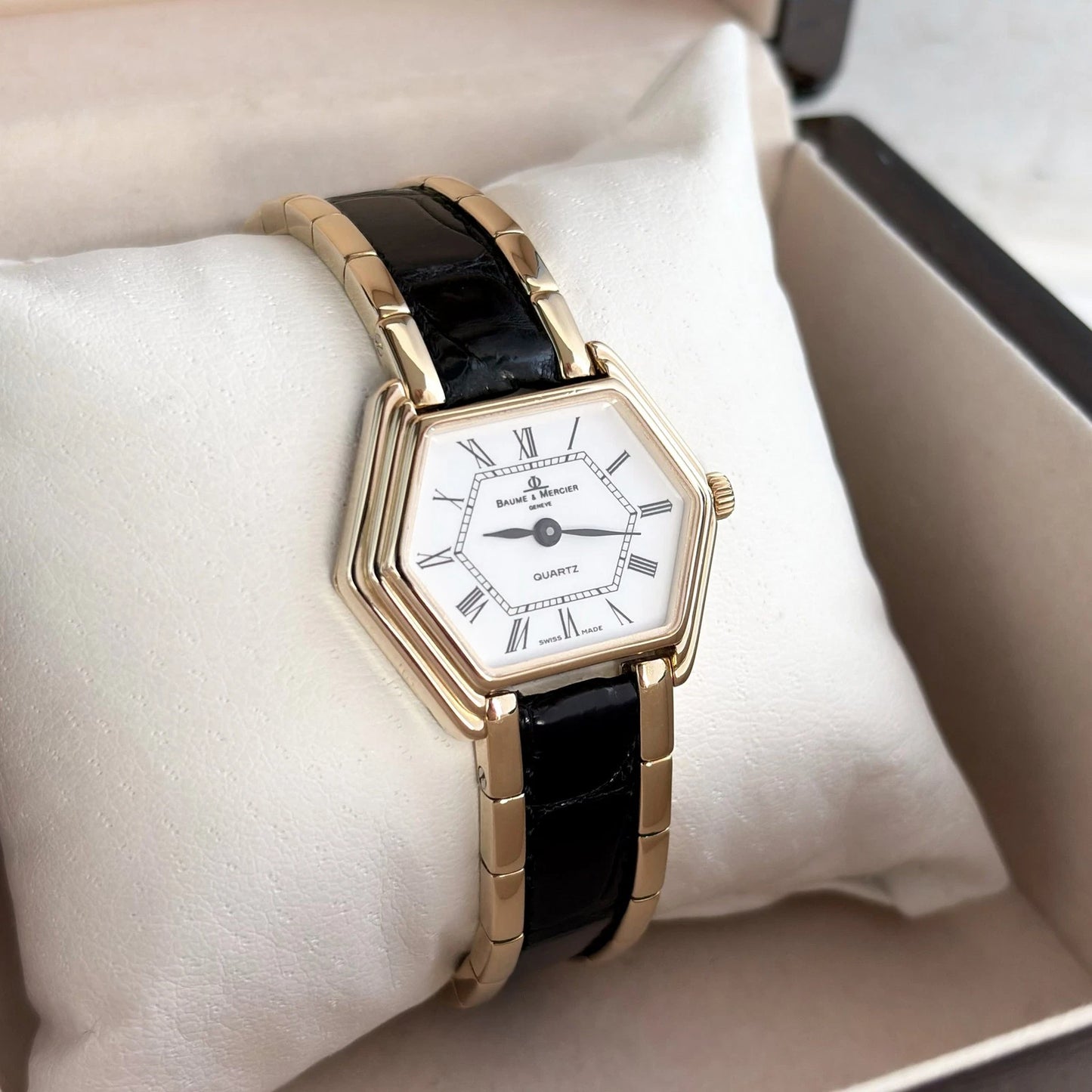 Baume & Mercier Lady Réf. 48372 – Or 18 carats, boîtier hexagonal