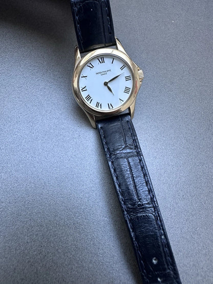 Patek Philippe Réf. 4905J – 28mm, bracelet alligator bleu nuit