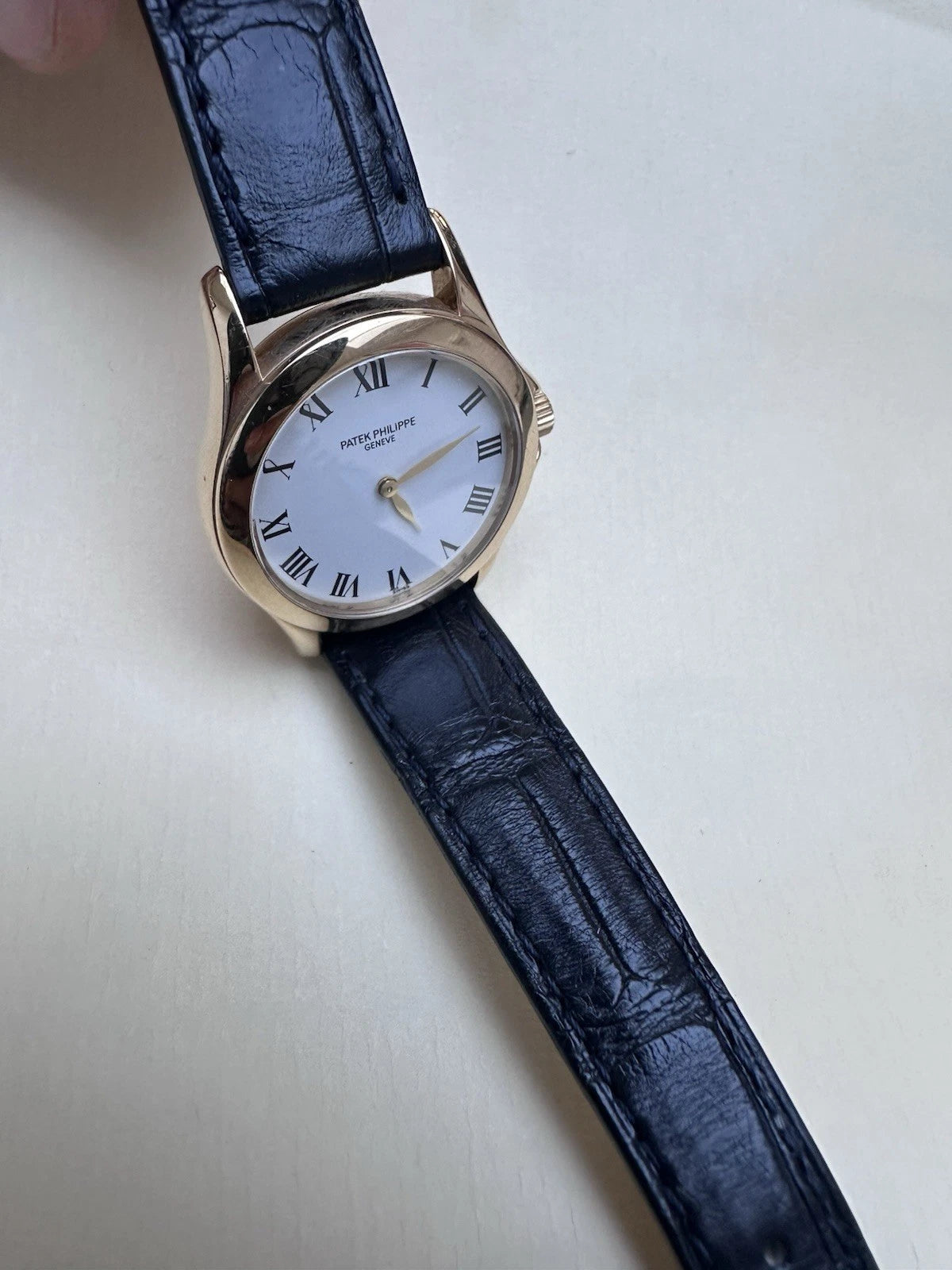 Patek Philippe Réf. 4905J – 28mm, bracelet alligator bleu nuit