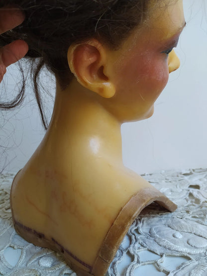 Tête de Mannequin Ancien en Cire vintage – Signée La Cire d’Art Paris
