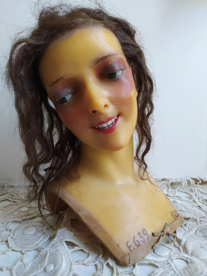 Tête de Mannequin Ancien en Cire vintage – Signée La Cire d’Art Paris