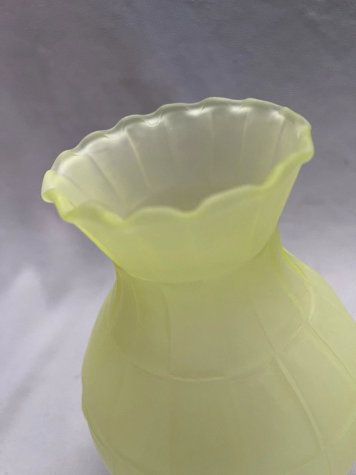 Rare lampe à pétrole Art Viking – Verre satiné uranium crème