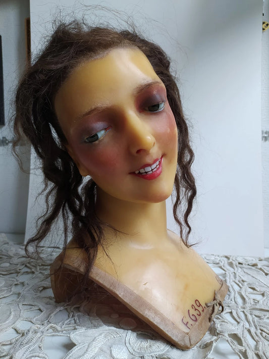 Tête de Mannequin Ancien en Cire vintage – Signée La Cire d’Art Paris