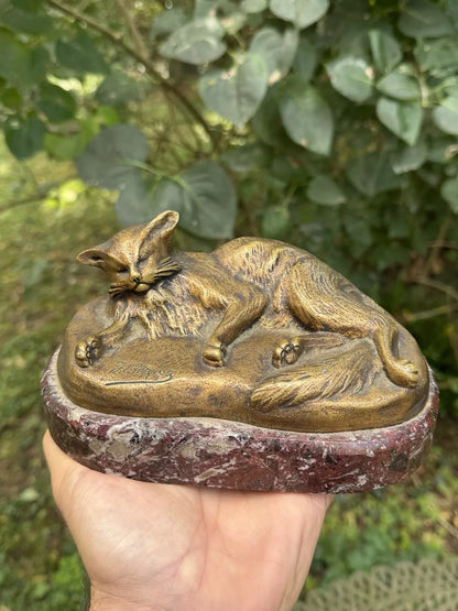 Chat Couché en Bronze Signé J. Bézier – Socle en Marbre – Vintagerie