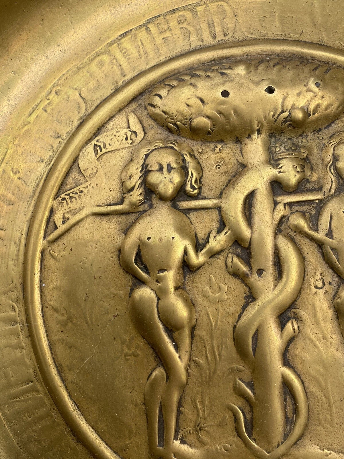 Plat de Quête en Laiton – Adam et Ève – XVIIe siècle