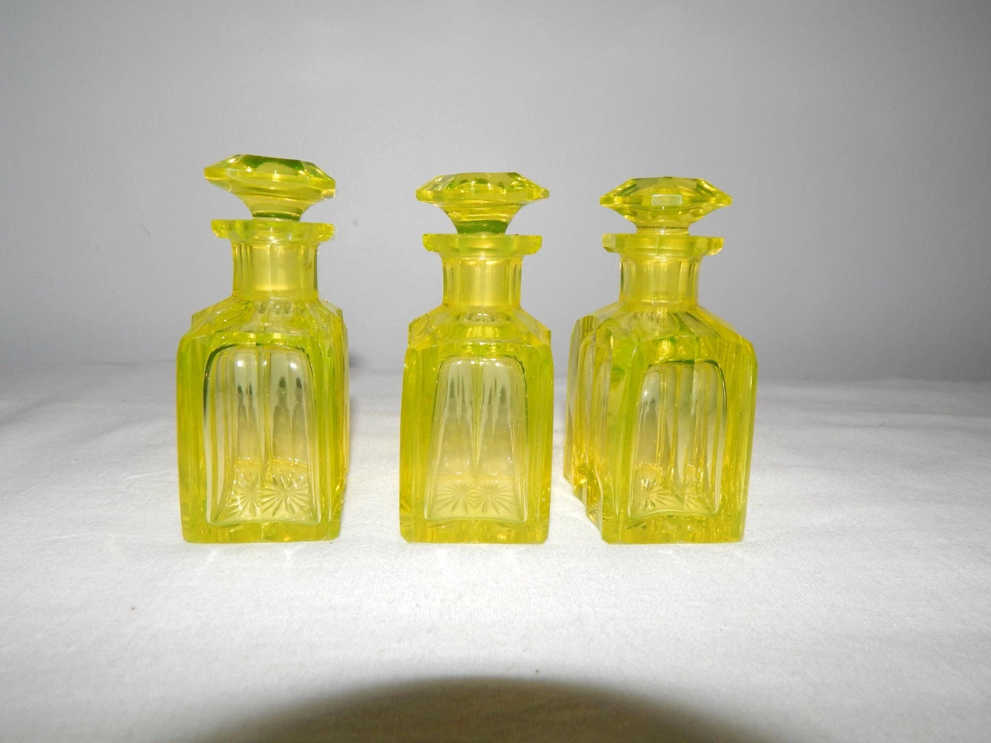Ancien Coffret à Parfums en Verre Ouraline – Époque Napoléon III