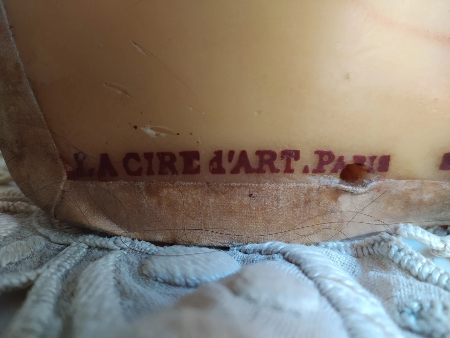 Tête de Mannequin Ancien en Cire vintage – Signée La Cire d’Art Paris