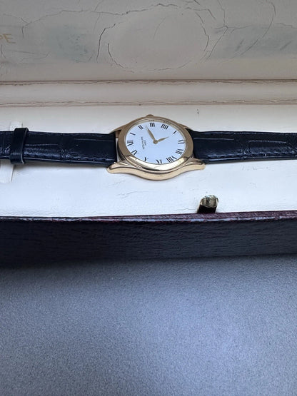 Patek Philippe Réf. 4905J – 28mm, bracelet alligator bleu nuit