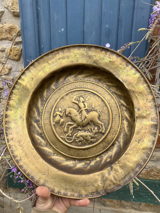 Plat de Quête en Laiton – Saint Georges et le Dragon – Antiquité