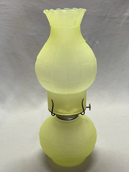 Rare lampe à pétrole Art Viking – Verre satiné uranium crème