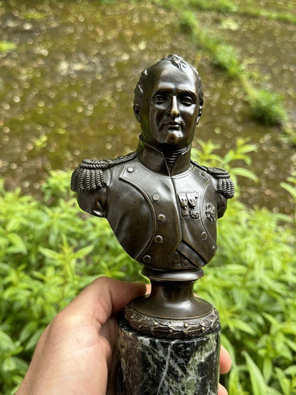Buste de Napoléon en Bronze – Patine Brune – Époque Empire
