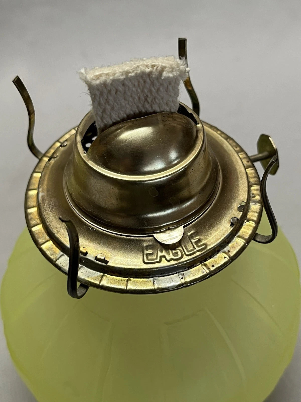 Rare lampe à pétrole Art Viking – Verre satiné uranium crème