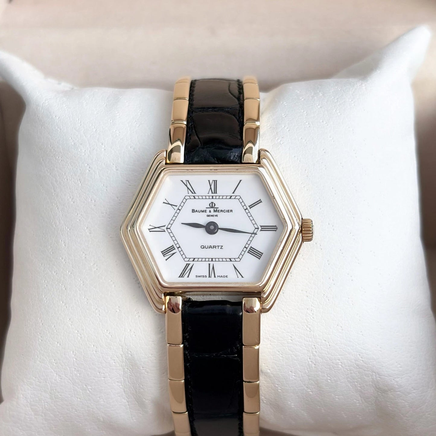 Baume & Mercier Lady Réf. 48372 – Or 18 carats, boîtier hexagonal