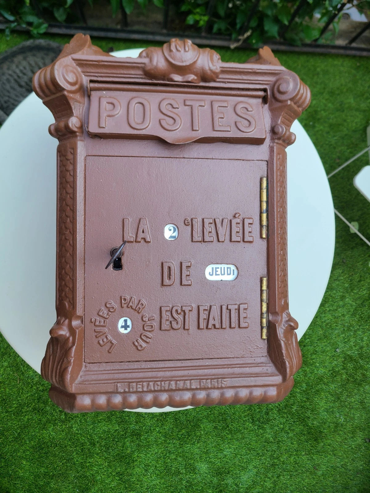 Boîte aux Lettres Ancienne en Fonte – Modèle Delachanal – 1918