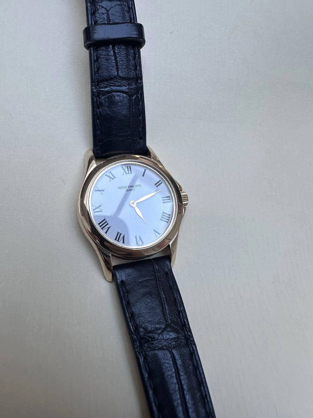 Patek Philippe Réf. 4905J – 28mm, bracelet alligator bleu nuit