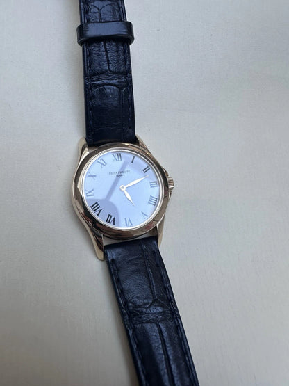 Patek Philippe Réf. 4905J – 28mm, bracelet alligator bleu nuit