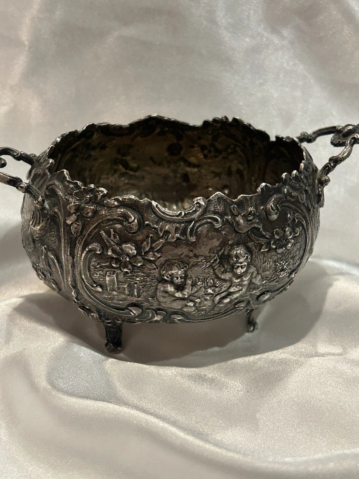 Sucrier Victorien Argent Massif Repoussé Chérubins