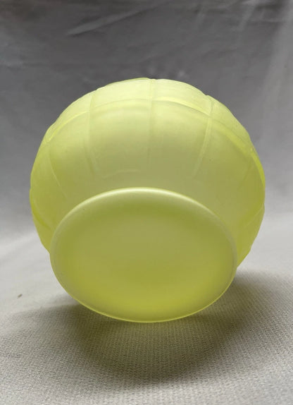 Rare lampe à pétrole Art Viking – Verre satiné uranium crème