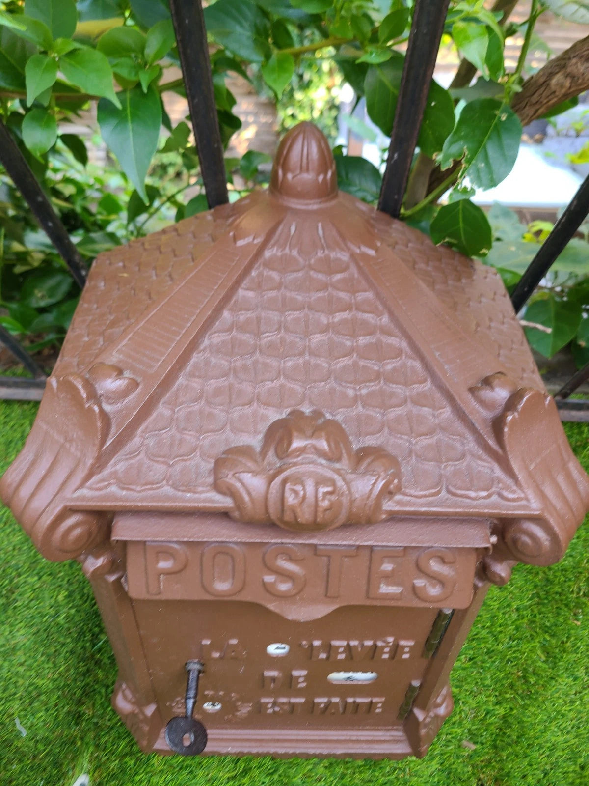 Boîte aux Lettres Ancienne en Fonte – Modèle Delachanal – 1918