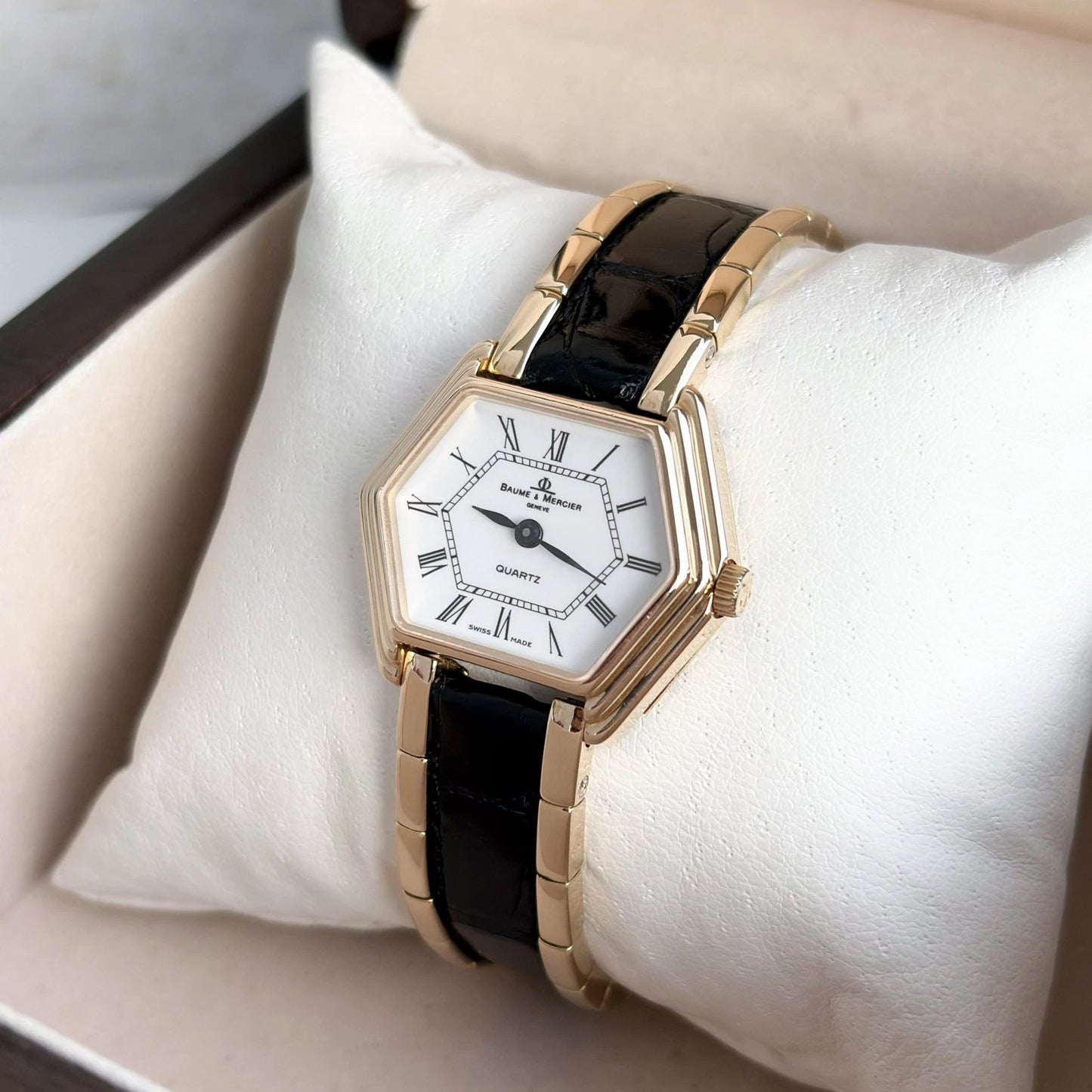 Baume & Mercier Lady Réf. 48372 – Or 18 carats, boîtier hexagonal