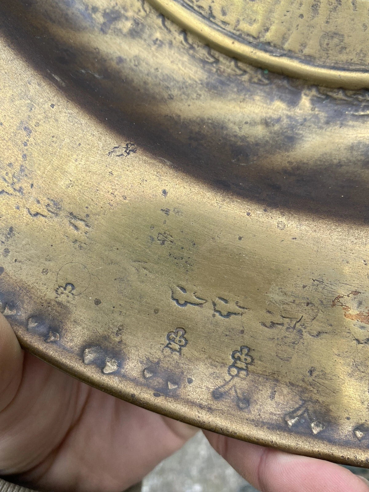 Plat de Quête en Laiton – Saint Georges et le Dragon – Antiquité