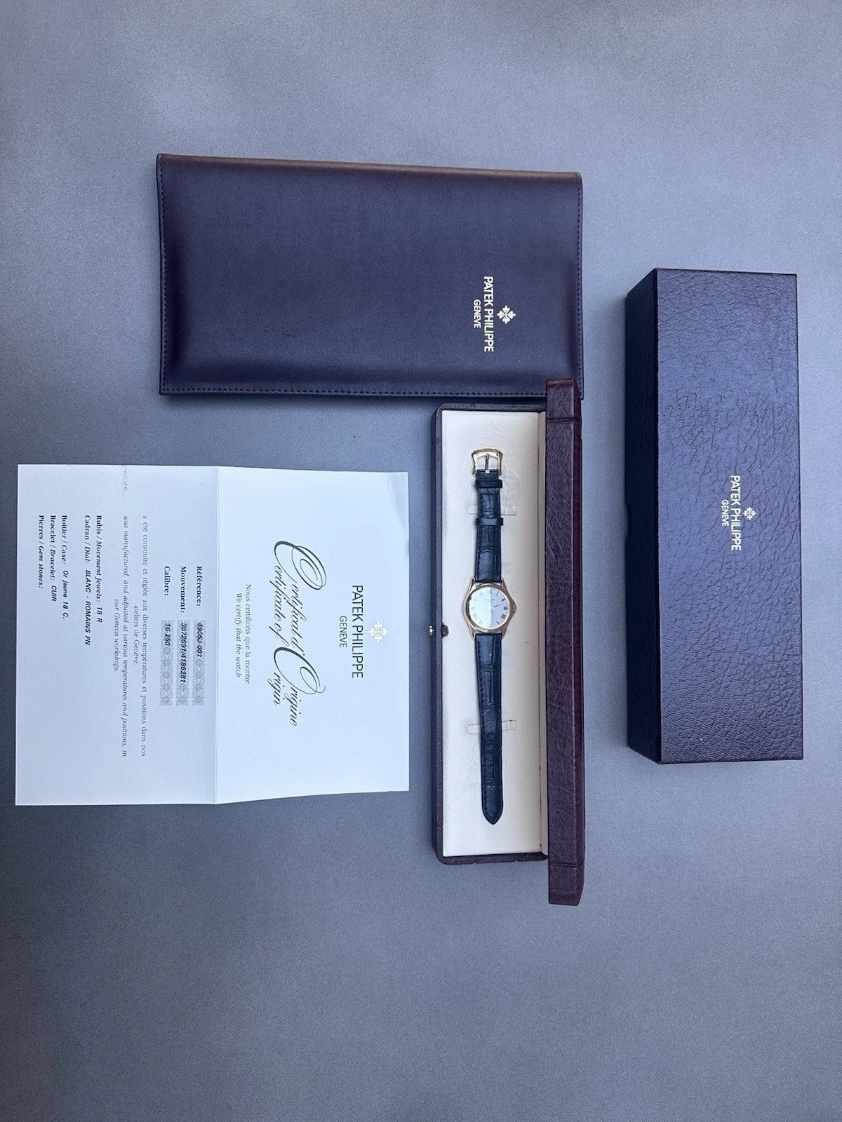 Patek Philippe Réf. 4905J – 28mm, bracelet alligator bleu nuit