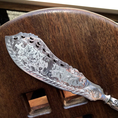 Couteau Serveur à Poisson Argent Massif Style Louis XV